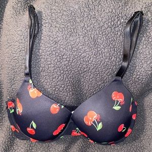 VS PINK T-shirt Bra (32DD)